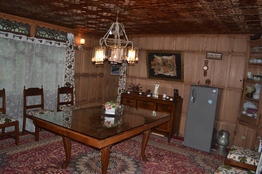 Akbar Group Of Heritage Houseboats Nagin Bagh Room photo